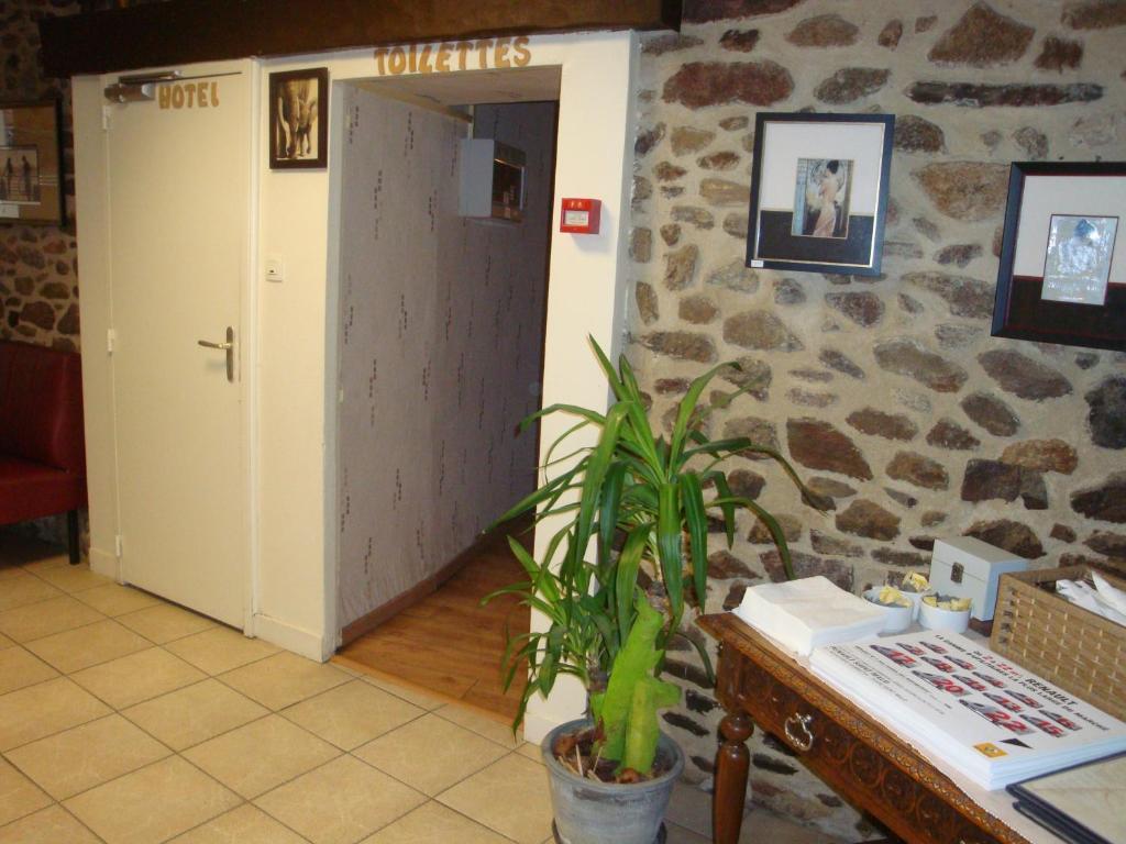 Auberge Du Chateau Châteauneuf-dʼIlle-et-Vilaine Exteriör bild